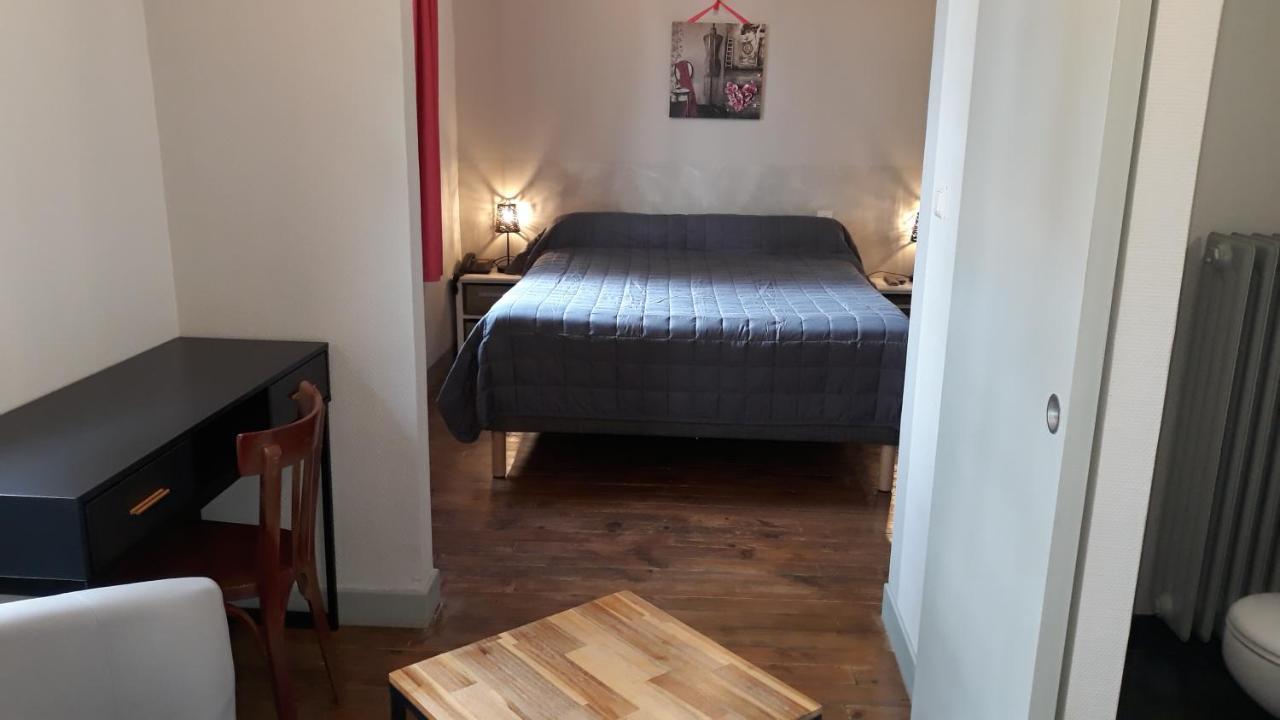 Le Relais De Boralde Hotell Espalion Eksteriør bilde