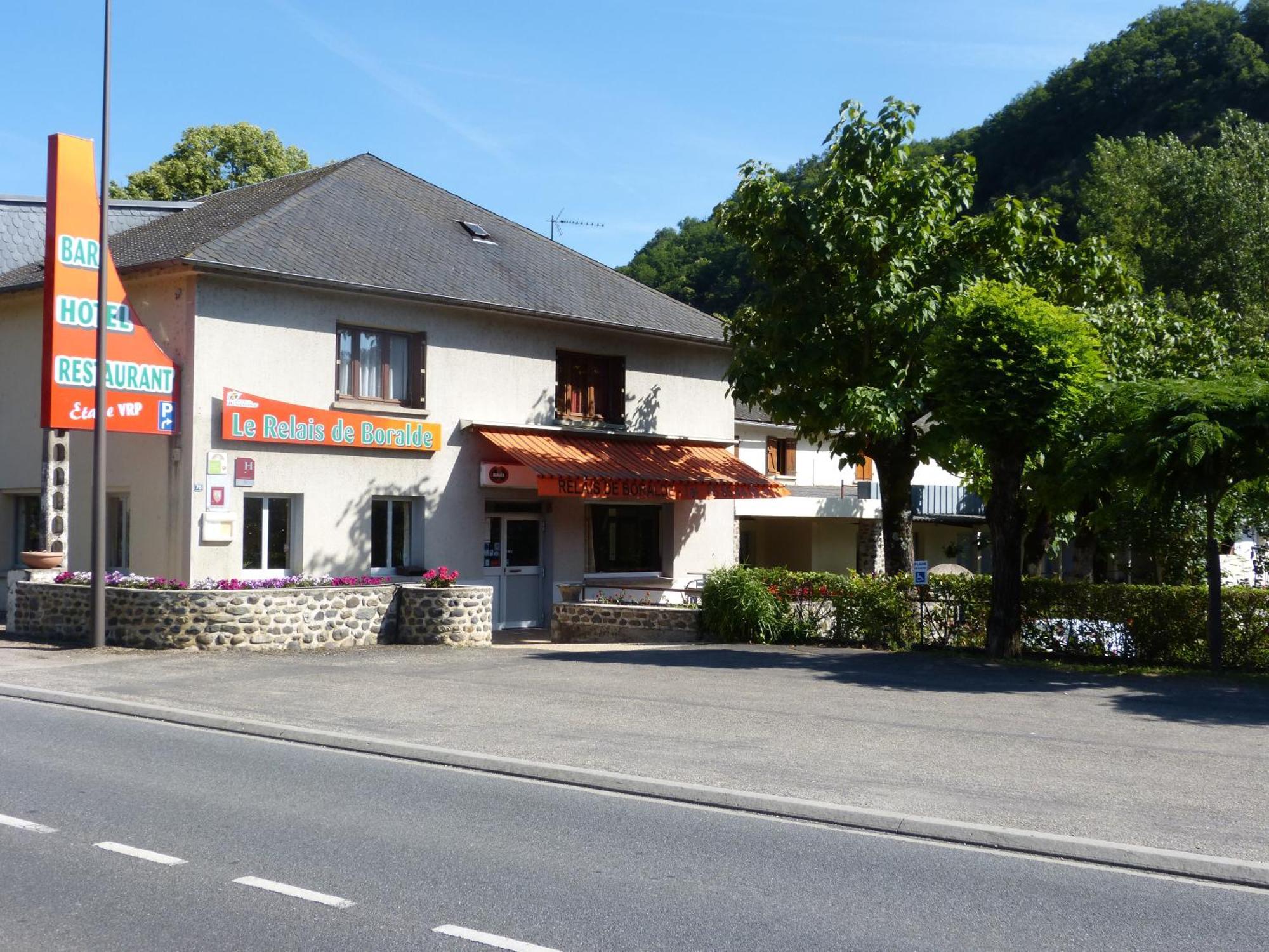 Le Relais De Boralde Hotell Espalion Eksteriør bilde