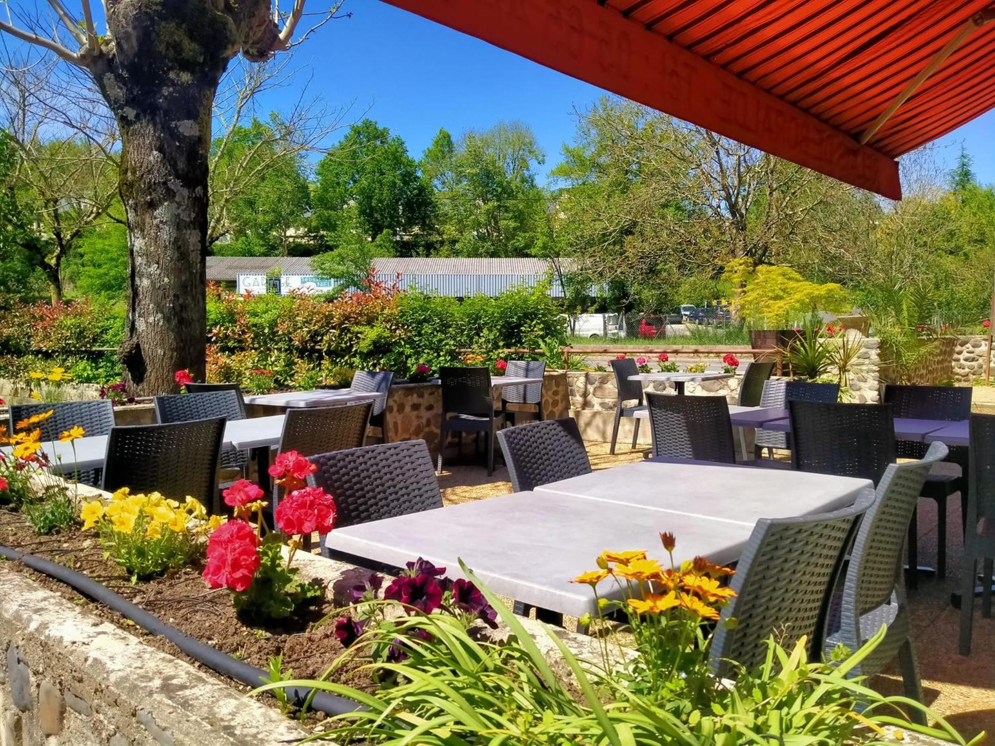 Le Relais De Boralde Hotell Espalion Eksteriør bilde