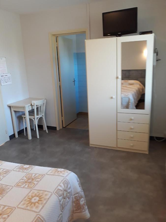 Le Relais De Boralde Hotell Espalion Eksteriør bilde